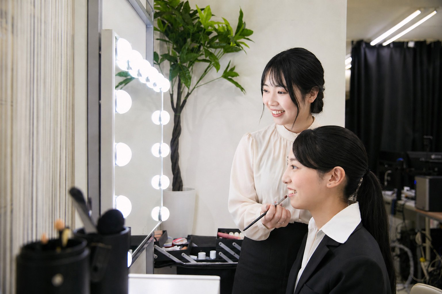 ヘアメイクアップアーティスト
